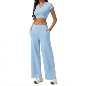 Conjunto Deportivo de Dos Piezas para Mujer, Top Corto de Manga Corta y Pantalones Anchos, Ropa Deportiva Informal para Gimnasio y Fitness - Product Image 1