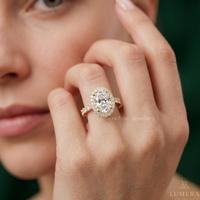 Gelbgold-Plattierter Ovaler Labor-Diamant Ehering mit Sicherer Vier-Krappen-Fassung und Mikro-Pavé Runden Diamanten Geschenk