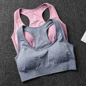 Sujetador deportivo de diseño personalizado para mujer, espalda cruzada, alto soporte, para yoga y entrenamiento, gris y rosa, transpirable - Product Image 1