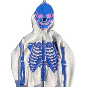 Sudadera con capucha y cremallera con estampado de esqueleto personalizado, construcción de tela premium, cierre frontal completo con cremallera y corte oversize estilo streetwear. - Product Image 1