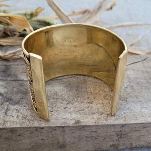 Brazaletes Metálicos de Moda para Mujer, Brazalete Asimétrico de Tendencia, Brazalete Ajustable de Apertura Ancha, Venta al por Mayor por HF CRAFTS - Product Image 3