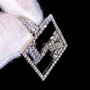 จี้ห้อยคอฮิปฮอปแบบตัวอักษร 925 เงินแท้ ประดับโมอิสซาไนต์ จี้รูปทรงสี่เหลี่ยมจตุรัส จี้ตัวอักษร จี้แร็ปเปอร์ จี้แบบมีประกายวิบวับ สำหรับเป็นของขวัญ - Product Image 2