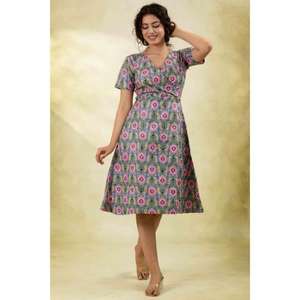 เดรสผ้าฝ้ายพิมพ์ลายหลากสี 100% แขนสั้น คอวี เอวธรรมชาติ เป็นมิตรกับสิ่งแวดล้อม สไตล์ลำลองสำหรับฤดูร้อน น้ำหนักเบา - Product Image 2