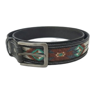 Ceinture artisanale en cuir de vachette brun avec motif floral gravé, boucle ardillon en acier, style western vintage, imprimé par transfert thermique - Product Image 1