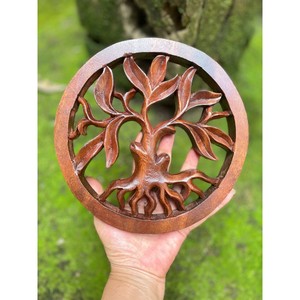 Decoración de Pared de Madera de Acacia Hecha a Mano con Diseño del Árbol de la Vida - Arte Rústico de Madera Marrón - Product Image 1