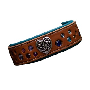 100% อเมริกันหนังวัวพรีเมี่ยมที่มีคุณภาพที่มีสีสันนุ่ม Padding ปลอกคอสุนัขที่มี Concho และสตั๊ดตกแต่งผู้ผลิต - Product Image 1