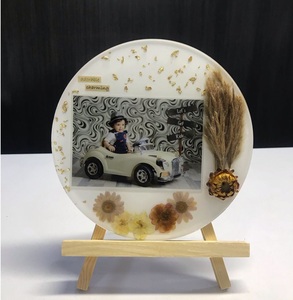 Handmade Eco-Friendly Durable Round Resin <b>Photo</b> <b>Frame</b> with <b>Gold</b> Foil Edge for Wedding Couple Name Date Keepsake - Product Image 3