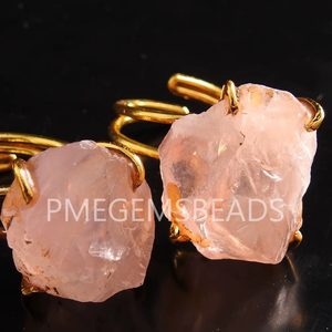 Anillo de Compromiso Ajustable de Cuarzo Rosa Natural en Bruto con Envoltura de Alambre de Cobre Chapado en Oro de 14K, Certificado por Terceros, Moderno - Product Image 1