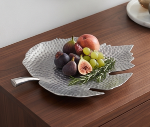 Plateau de service en métal brossé fait main avec surface texturée martelée pour usage résidentiel – Élégante assiette de service pour table - Product Image 4