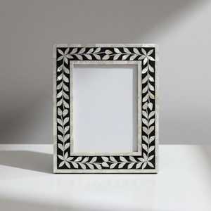 Cadre photo de luxe fait main avec incrustation de nacre, taille et forme personnalisées, mosaïque de coquillages irisés pour une décoration haut de gamme - Product Image 1