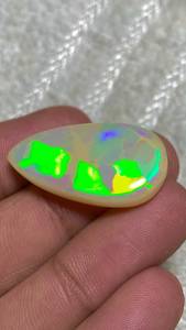 Ópalo natural de base oscura sin calor ni tratamiento, ópalo natural puro de base oscura, piedra preciosa suelta de 8 a 10 quilates. - Product Image 2