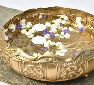 Bol à bougie en métal design avec arrangement de bougies pour la décoration de centre de table de mariage et l'installation d'éclairage romantique pour les événements - Product Image 1