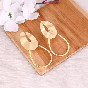 Pendientes de botón de latón chapados en oro amarillo hechos a mano, los más vendidos, joyería personalizada para mujer, regalo para ella, colección delicada - Product Image 3