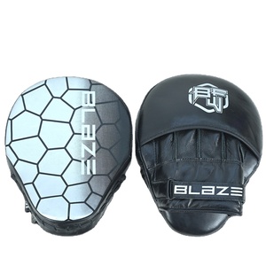 แผ่นซ้อมชกมวยแบบกำหนดเองพร้อมโลโก้ OEM สำหรับ MMA ศิลปะการต่อสู้ มวยไทย คิกบ็อกซิ่ง และการฝึกซ้อมมวย - Product Image 1