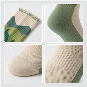 Calcetines Deportivos con Patrón Geométrico Verde, Transpirables, para Senderismo, para Adultos, Temporada de Primavera - Product Image 4