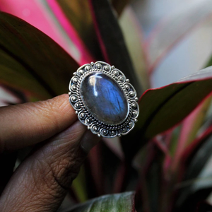 Bague en labradorite naturelle, bijoux en pierres précieuses faits à la main, bague en pierre à reflets bleus, cadeau unique pour elle - Product Image 1