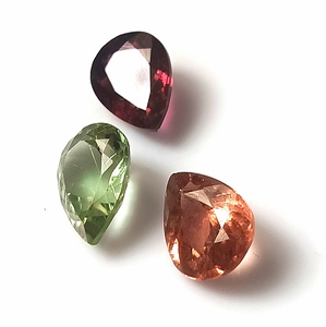 Sapphire Gems International - Juego de 3 Gemas de Turmalina de Mozambique Multicolor Natural de 7.25 Quilates, Corte Pera, Sueltas y Combinables - Product Image 3