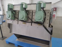 Chine fabricant machine de purification des eaux usées boue presse à vis pour le traitement des eaux usées