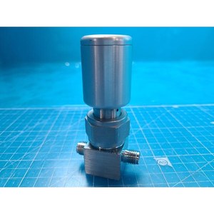 Swagelok SS-BNS4 Bellows-<b>Sealed</b> Valve Used As Is Legacy Semiconductor Equipment Parts - Product Image 3