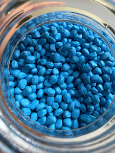 Masterbatch bleu PE PP pour moulage par injection, moulage par soufflage, tuyaux, non-tissés, jouets en plastique, emballages de qualité alimentaire, haute dispersion - Product Image 1