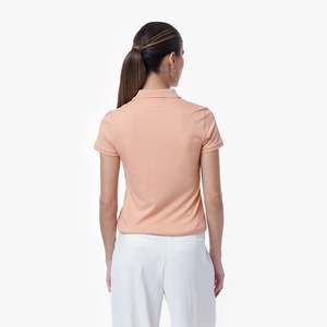 เสื้อโปโลผู้หญิงสีพื้น ผ้าปิเก้ แขนสั้น สวมใส่สบาย สีชมพูอ่อน ผ้าถัก ความยาวปกติ - Product Image 3