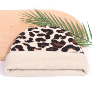 หมวกบีนนี่ลายเสือดาว สไตล์สตรีทแฟชั่นเท่ๆ สำหรับฤดูหนาว ถักนิตติ้ง อุ่นสบาย ใส่ได้สองด้าน  แบบยูนิเซ็กซ์  รับสกรีนโลโก้ตามสั่ง - Product Image 3