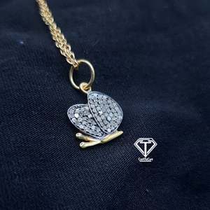 Colgante con Número de Ópalo en Plata de Ley 925 con Acento de Mariposa con Diamantes Pavé - Product Image 1
