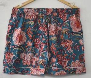 Ensemble de pyjama d'été en coton floral fait main pour femme, imprimé blocs bleu sarcelle et corail, chemise à manches longues boutonnée et short assorti - Product Image 2