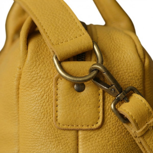 Bolsa de Viaje de Cuero Amarillo Personalizada, Impermeable, para Gimnasio, Fin de Semana o Viajes Cortos - Product Image 4