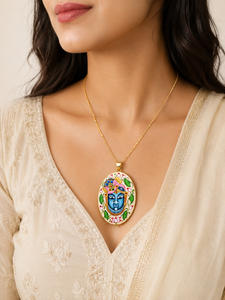 Colgante de Plata de Ley 925 con Diseño de Krishna en Técnica Meenakari |   Colgante Devocional Pintado a Mano y Bañado en Oro - Product Image 4