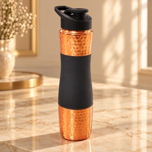 Bouteille d'eau en cuivre martelé artisanal, avec étui noir, réutilisable - Product Image 2