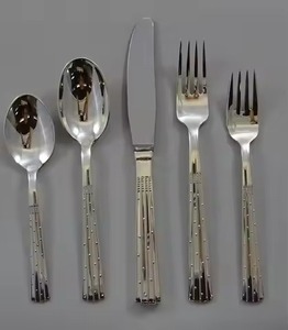 Ensemble de couverts contemporains en métal, cuillère, fourchette et couteau en acier inoxydable, ensemble de couverts élégants et durables pour la cuisine et la table - Product Image 4