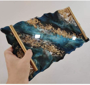 Grand plateau de service en résine avec poignée métallique durable, léger et fonctionnel pour un service quotidien régulier ou un hébergement occasionnel - Product Image 4