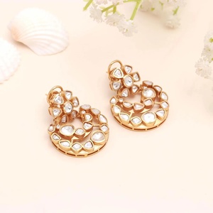 Pendientes de Aro Hechos a Mano con Diseño de Luna Creciente, Kundan y Polki, Chapados en Oro de 22K, Joyería Floral para Bodas para Mujer - Product Image 2