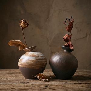 Vase en céramique artisanal de haute qualité, style Wabi-Sabi vintage, en grès cuit au four, pour table, par UO INDIA - Product Image 3