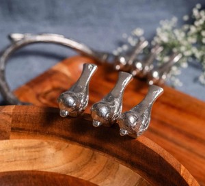 Juego de 2 piezas de cuencos/tableros redondos de madera minimalistas hechos a mano Elley con asa de metal para bodas y Diwali - Product Image 5