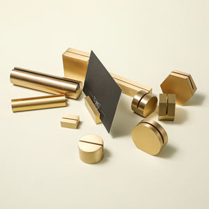 Porte-cartes de visite de luxe en laiton pour bureau – Support élégant en métal pour cartes de visite, idéal pour la décoration d'entreprise - Product Image 1