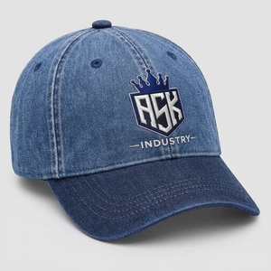 Gorra de béisbol premium con corona estructurada, visera curva, tela transpirable y cierre ajustable para un uso diario cómodo. - Product Image 2