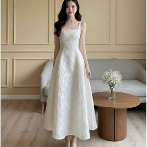 Elegante Vestido Largo para Mujer, Ideal para Eventos Formales o Casuales, con un Perfecto Equilibrio entre Elegancia y Comodidad, en Seda Maxi - Product Image 2