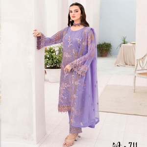 Robes de l'Aïd Robes de soirée lourdes pour femmes avec mousseline brodée Costumes punjabi trois pièces par Ramsha Vol 7 Long Maxi Frock - Product Image 6