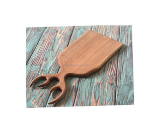 Planche à servir artisanale en bois de noyer moderne et durable avec poignée en bois de cerf, planche à fromage en bois naturel pour la cuisine et la salle à manger - Product Image 1