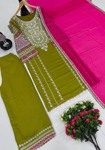 Nuevo Conjunto Palazzo de Diseño Atractivo con Bordado de Seda Vichitra, Lentejuelas y Espejos Reales, Top, Pantalón Palazzo y Dupatta de Organza - Product Image 3