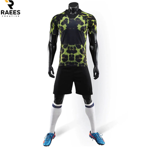 Tenues de sport confortables, ensembles d'uniformes de football en vente, légers et très demandés. - Product Image 1