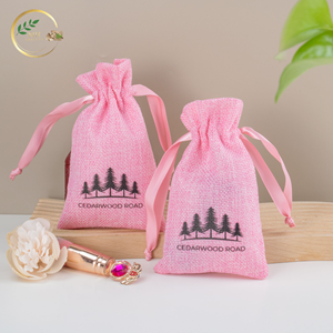 Sacs à bijoux en jute de style rustique, petite taille avec fermeture à cordon pour emballage cadeau - Product Image 2