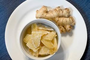 Dried Sliced <b>Ginger</b> Candy With <b>Mint</b> Leaves Natural Sweet Snack For Tea Or Dessert - Product Image 6