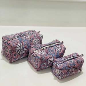Bolsas de Aseo Acolchadas Kantha con Estampado Floral Hecho a Mano, con Cierre de Cremallera, de Tela de Algodón, para Mujer, Set de Bolsas de Cosméticos - Product Image 1