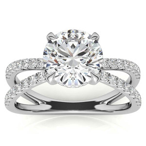 Anillo de compromiso de lujo con diamante redondo brillante de laboratorio y halo oculto de tallo dividido para mujeres y niñas - Product Image 1