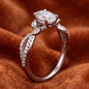 Anillo de compromiso ovalado de moissanita con pavé de plata y alianzas nupciales trenzadas, joyería de promesa de boda, regalo premium de aniversario para ella - Product Image 2
