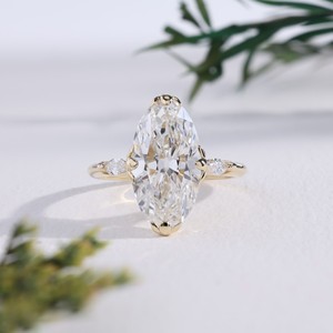 Anillo de compromiso vintage de oro amarillo con diamante ovalado cultivado en laboratorio, halo oculto, diamantes laterales y acento marquesa, solitario certificado para mujer - Product Image 3