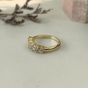 Bague de mariage de luxe en or 14 carats avec 5 diamants ronds, alliance d'anniversaire, fabricant de bijoux fins - Product Image 2